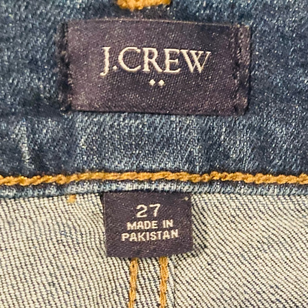 J. Crew medium wash mid-thigh cutoff denim shorts. Size 27 - Picture 3 of 4